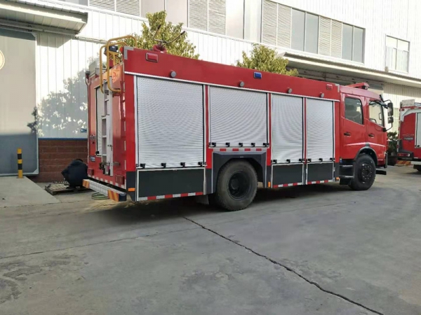 國六東風(fēng)5.5噸水罐消防車