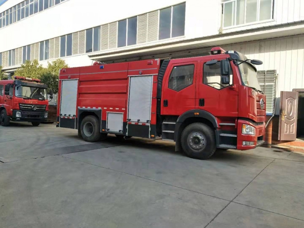 國六泡沫消防車解放8噸泡沫消防車