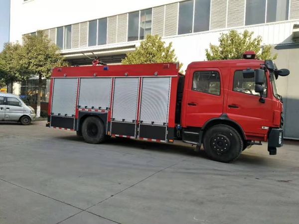 國六東風(fēng)5.5噸水罐消防車