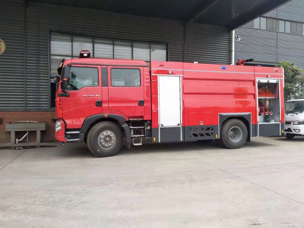 國六重汽豪沃8噸泡沫消防車