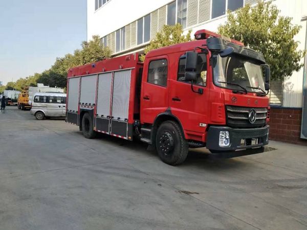 國六東風5.5噸泡沫消防車
