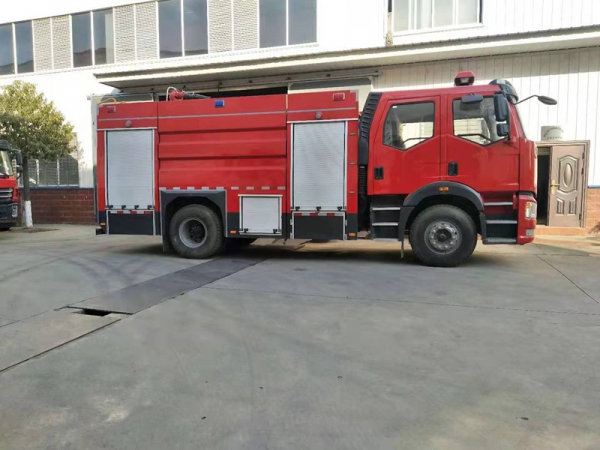 國六一汽解放8噸水罐消防車